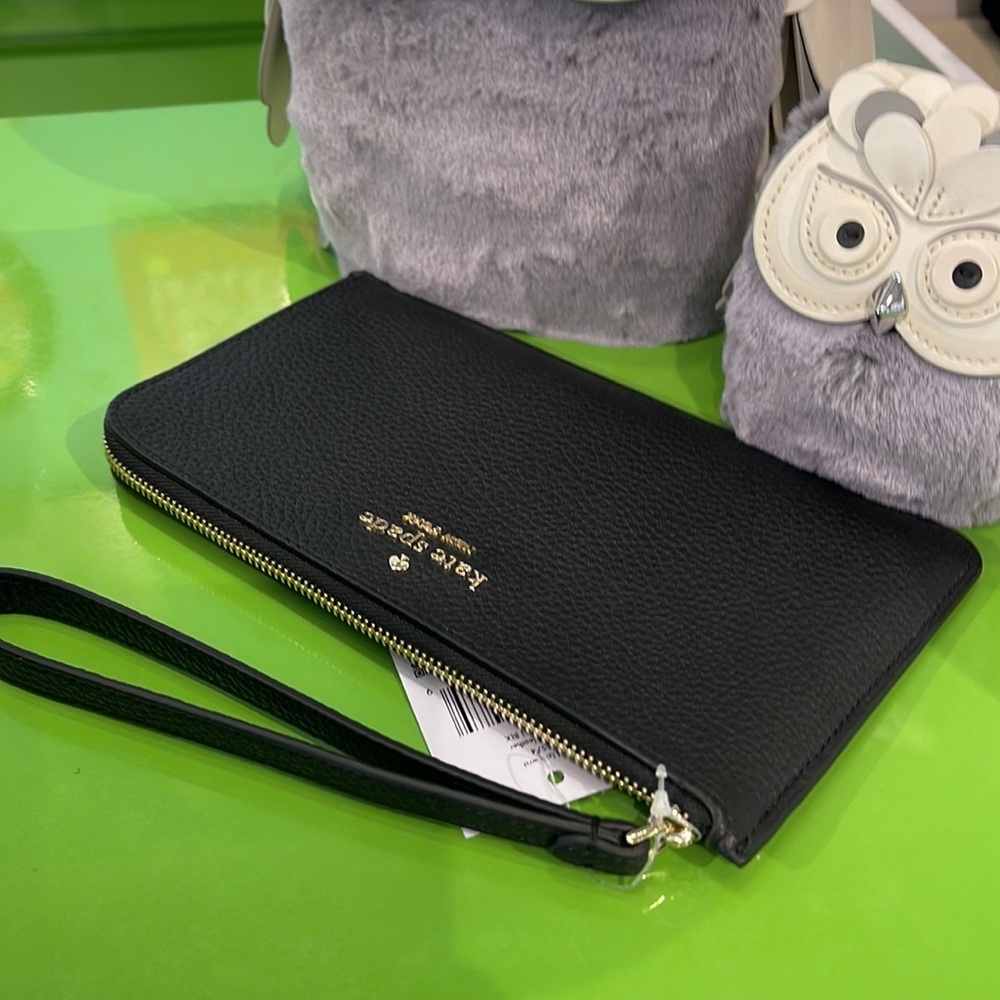 Kate Spade Medium Lucy L-Zip Wristlet Pebble Leather 
COLOR:
Black 
NWT - Picture 15 of 16